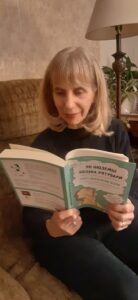 Mary Ellen reading Як іноземці козака рятували